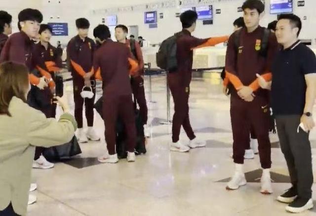 世界杯官方软件下载中心-U23国足载誉而归 获高规格接机待遇